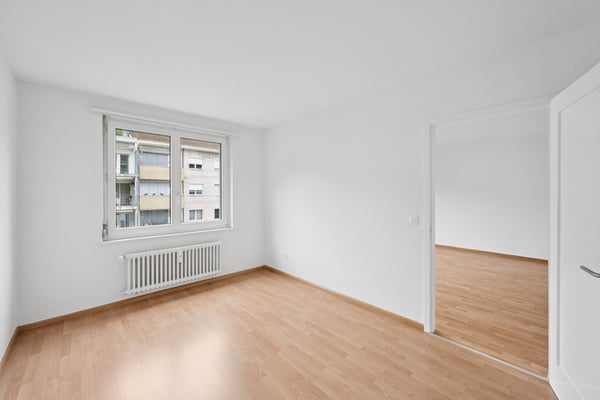 Schöne 2 ZWG mit grossem Balkon! 8
