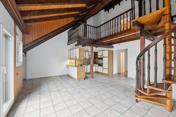 Tolle Maisonette-Wohnung mit Cheminée - ideale Lage ! 2