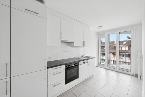 Schöne 3 ZWG mit grossem Balkon! 1