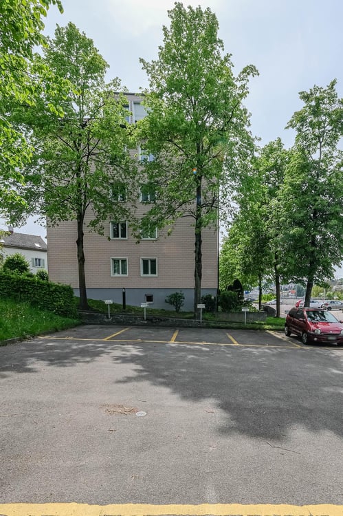 Aussenparkplatz Nähe Bahnhof St.Fiden 2