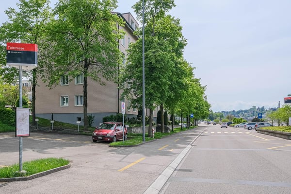 Aussenparkplatz Nähe Bahnhof St.Fiden 1