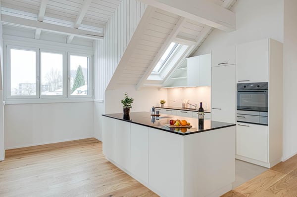 Besondere Dachwohnung mit Cheminée und hochwertigem Ausbau 2