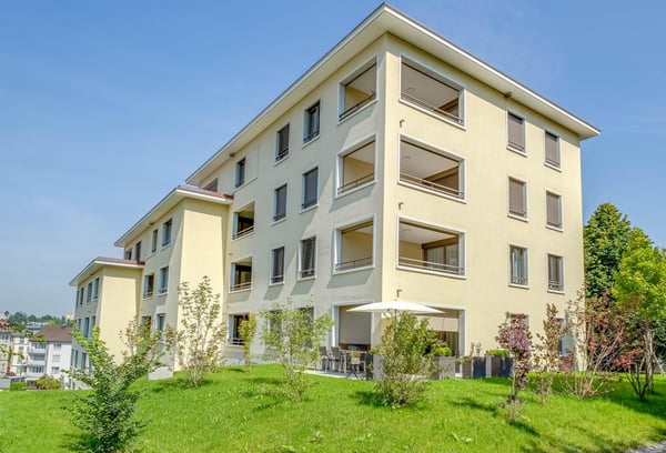 Attraktive 3.5-Zimmer-Wohnung mit sonniger Loggia im Neudorf 10