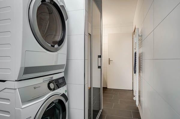 Grosszügige Dachwohnung - Toplage im Riethüsli 8