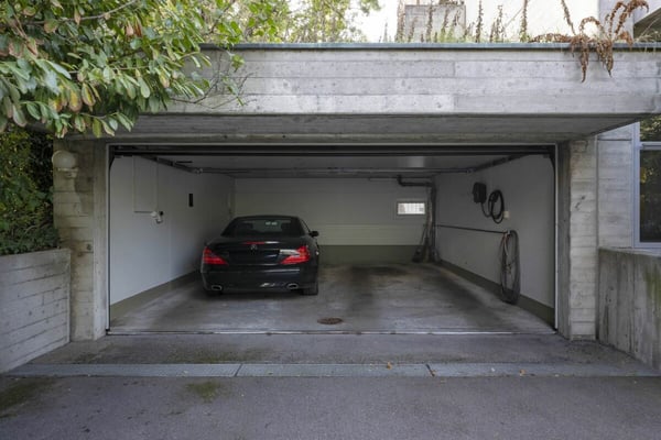 Sonnige 3.5-Zimmer-Wohnung mit Bergsicht & Garagenplatz 11