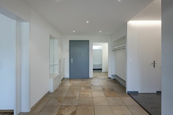 Sonnige 3.5-Zimmer-Wohnung mit Bergsicht & Garagenplatz 8
