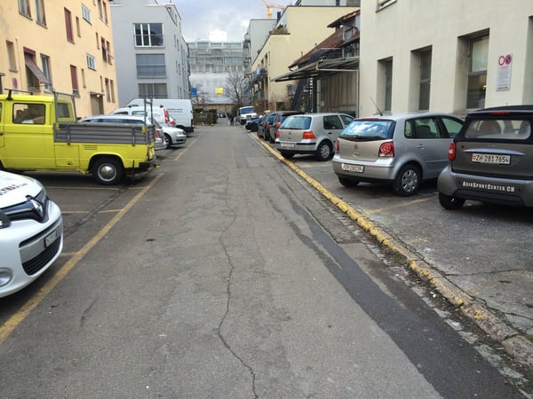 AUSSENPARKPLATZ ZU VERMIETEN! Gmeimeriweg 1-5! 2