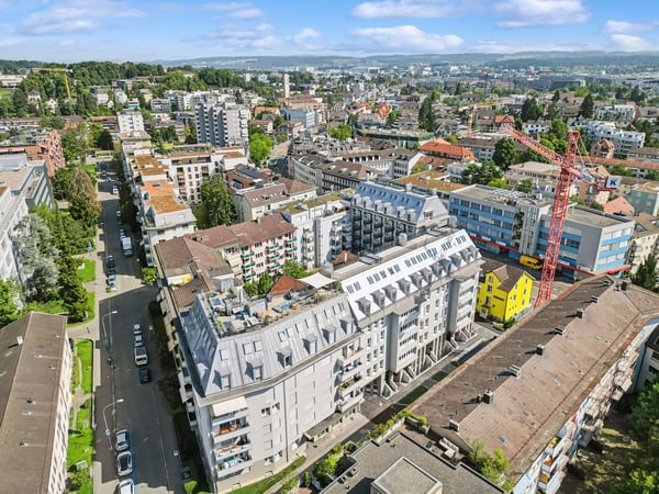 ERSTVERMIETUNG: 2.5-Zimmerwohnung an bester Lage in Zürich-Oerlikon
