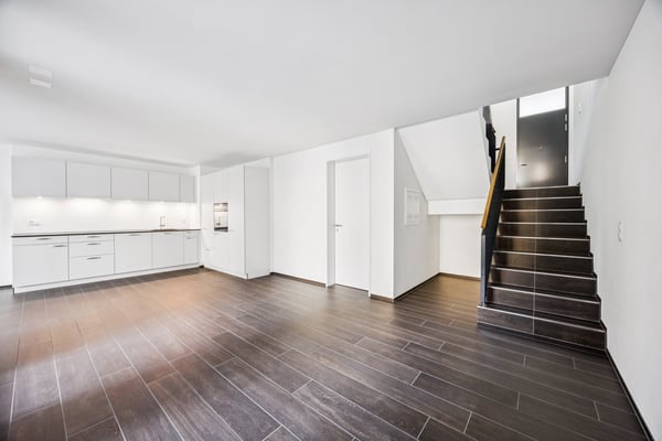 ERSTVERMIETUNG: Moderne Split-Level-Wohnung mit Charme in Zürich-Oerlikon 5