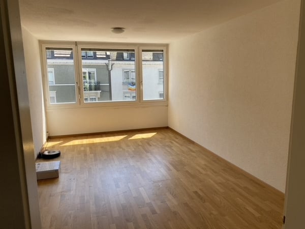 grosszügige 2.5 ZWG im Zentrum von Zürich - mit Küche 3