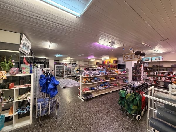 Vielseitige Verkaufsfläche mit Lager im Zentrum Töss 3