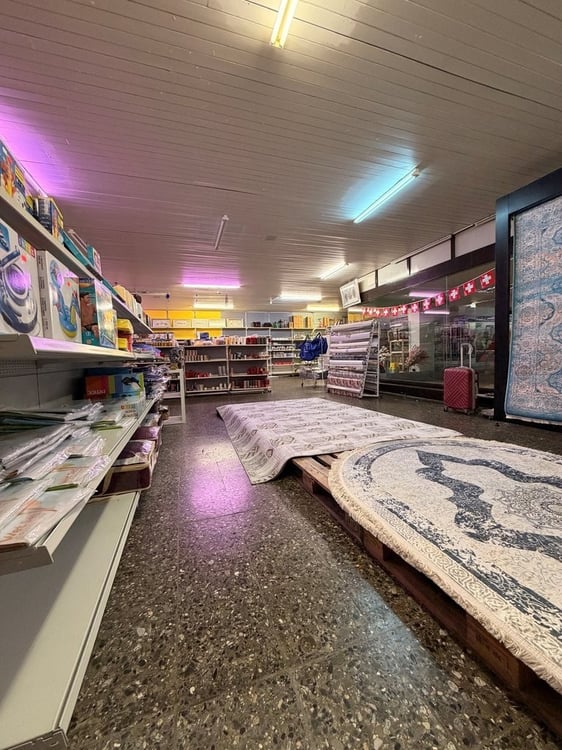 Vielseitige Verkaufsfläche mit Lager im Zentrum Töss 4