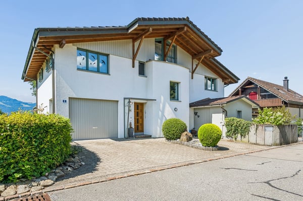 Wohnen mit Weitblick – freistehendes 7-Zimmer-Einfamilienhaus 1