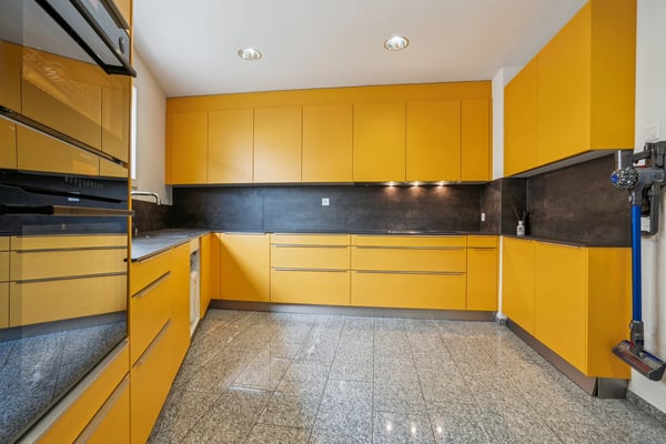 ALL IN ONE - WOHNEN UND/ODER ARBEITEN AN TOPP LAGE 9