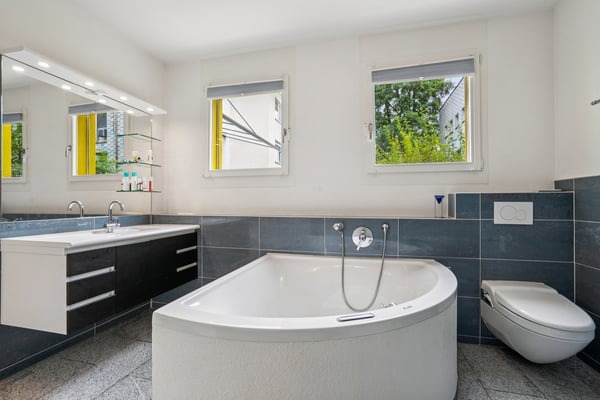 ALL IN ONE - WOHNEN UND ARBEITEN AN TOPP LAGE 12