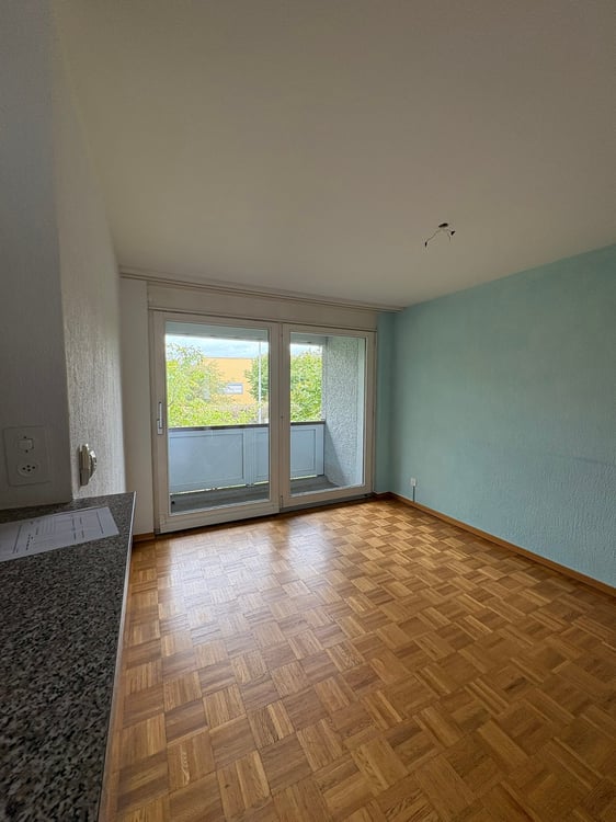 Renovierte helle 4.5-Zimmer-Dachgeschosswohnung mit Balkon in Bassersdorf 6