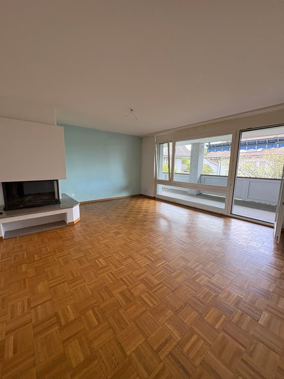 Renovierte helle 4.5-Zimmer-Dachgeschosswohnung mit Balkon in Bassersdorf 4