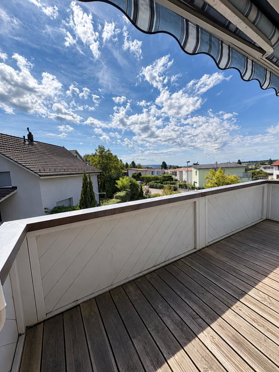 Grosszügige 2-Zimmer-Dachwohnung mit ca. 120 m² und Balkon in Bassersdorf 3