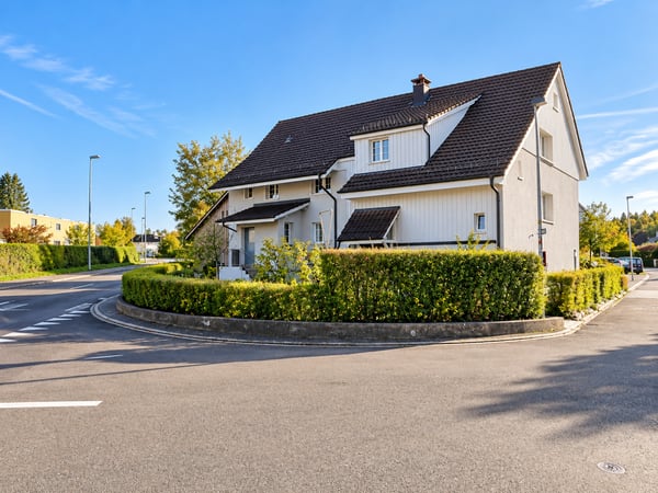 Grosszügige 2-Zimmer-Dachwohnung mit ca. 120 m² und Balkon in Bassersdorf 1