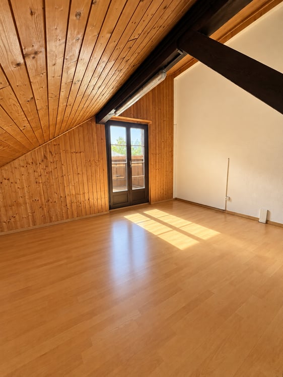 Grosszügige 2-Zimmer-Dachwohnung mit ca. 120 m² und Balkon in Bassersdorf 9