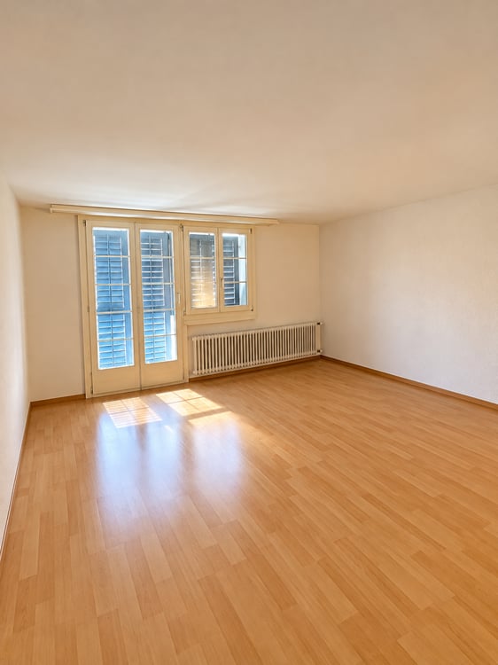 Grosszügige 2-Zimmer-Dachwohnung mit ca. 120 m² und Balkon in Bassersdorf 6