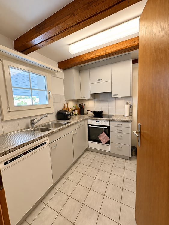 Grosszügige 2-Zimmer-Dachwohnung mit ca. 120 m² und Balkon in Bassersdorf 5
