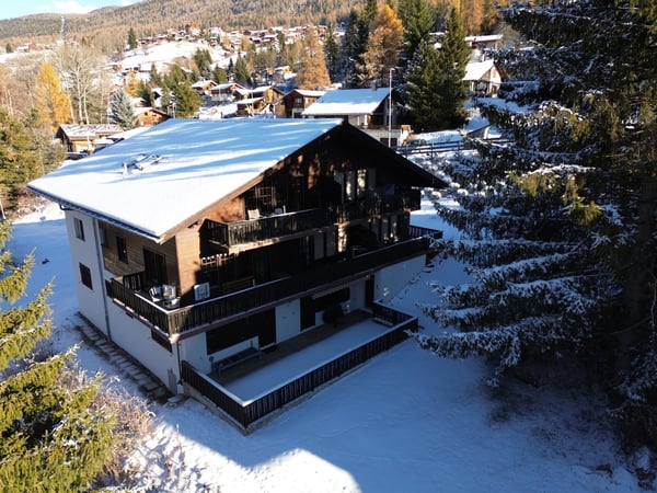 Heimelige Dachwohnung mit schönem Bergblick 1