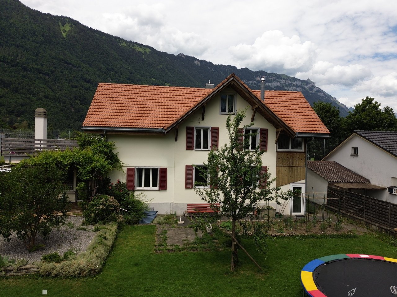 Immobilie in Interlaken - Wohnhaus mit 3 Wohneinheiten - Bild 2