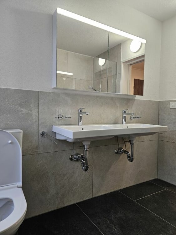 Neuwertige 4.5 Zimmer-Maisonettwohnung im Dorfzentrum 12