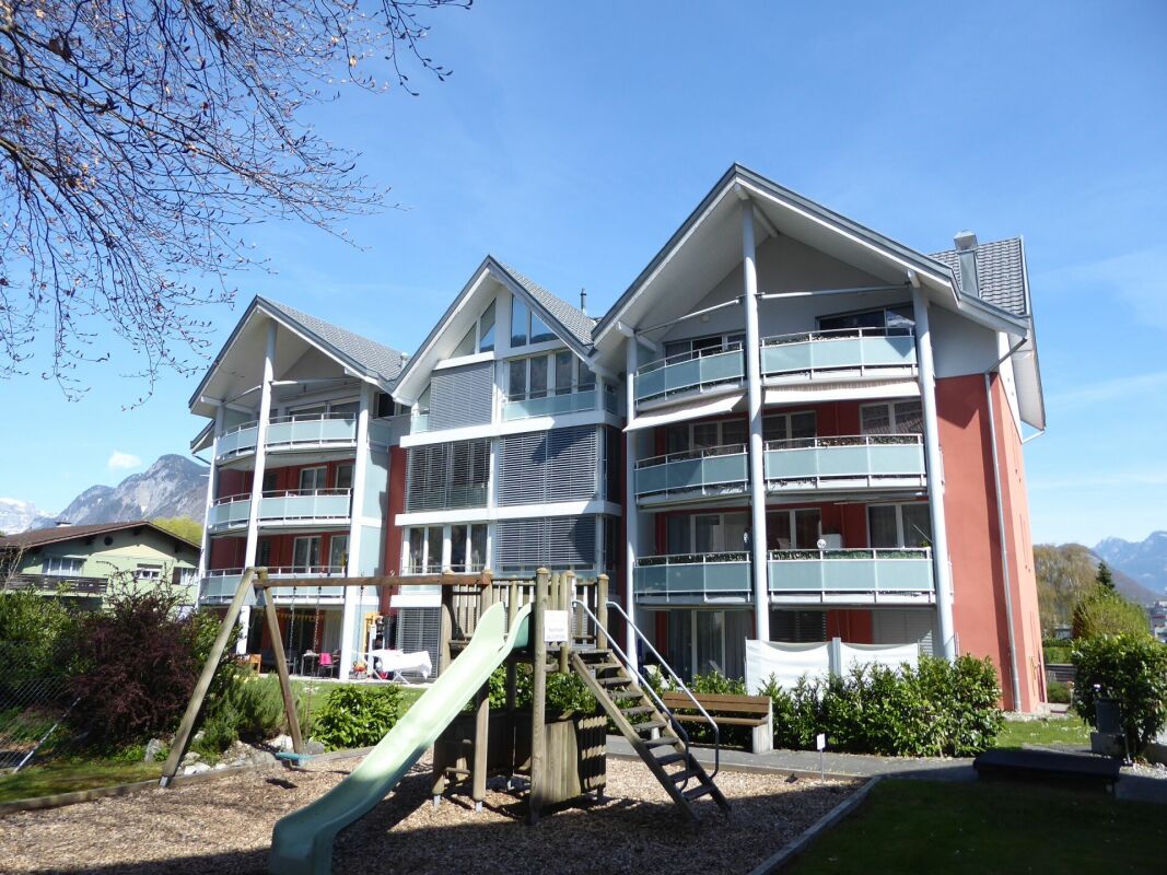Modern and nearly new 6-room maisonette apartment