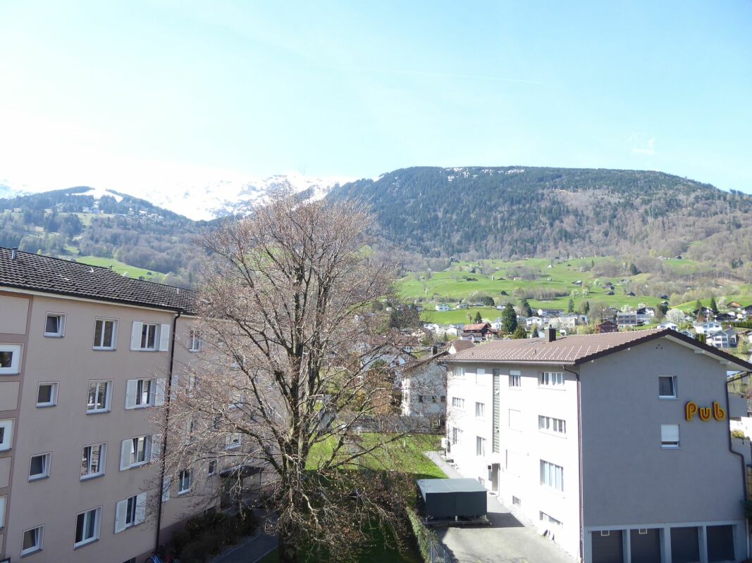 Modern and nearly new 6-room maisonette apartment