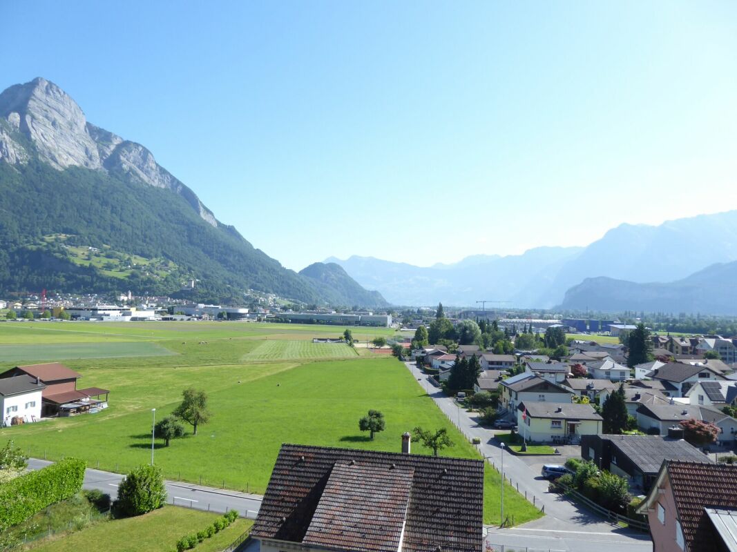 Detached 5 1/2-room single-family house with attractive distant view