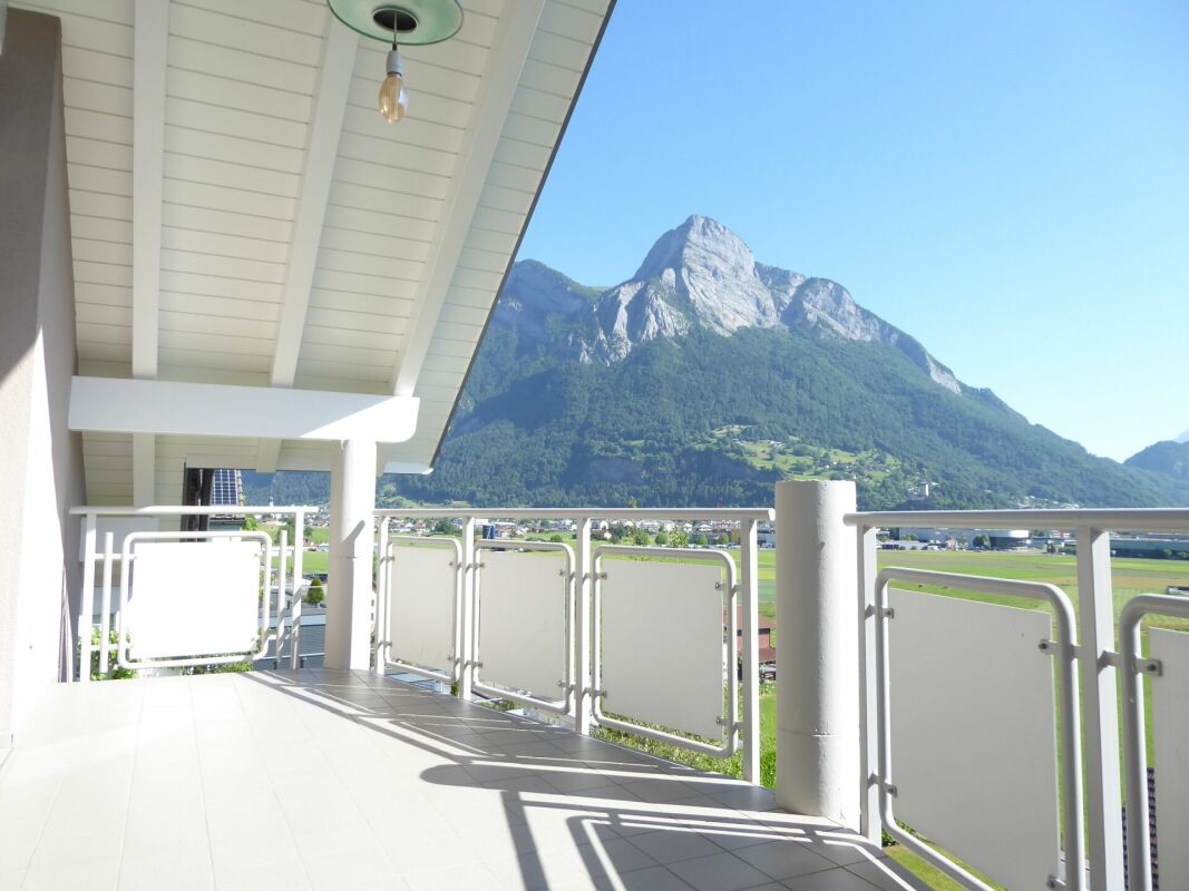 Detached 5 1/2-room single-family house with attractive distant view