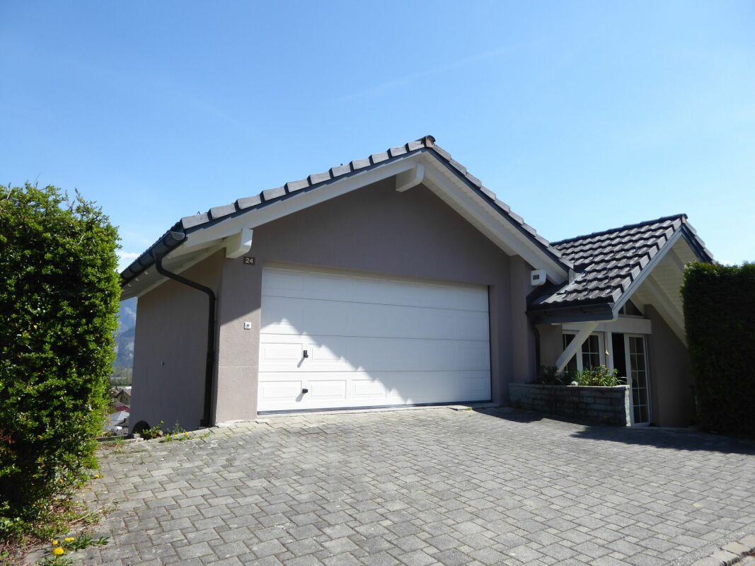 Detached 5 1/2-room single-family house with attractive distant view