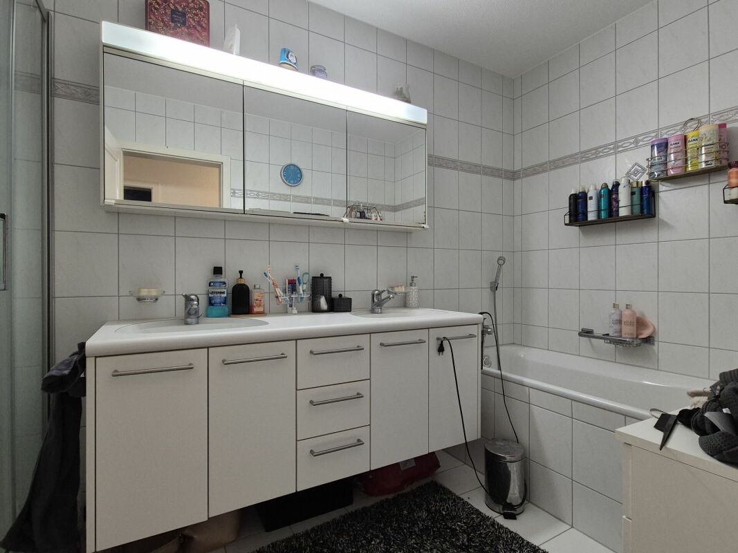 grosse 4.5-Zimmer-Wohnung (110m²) mit Balkon