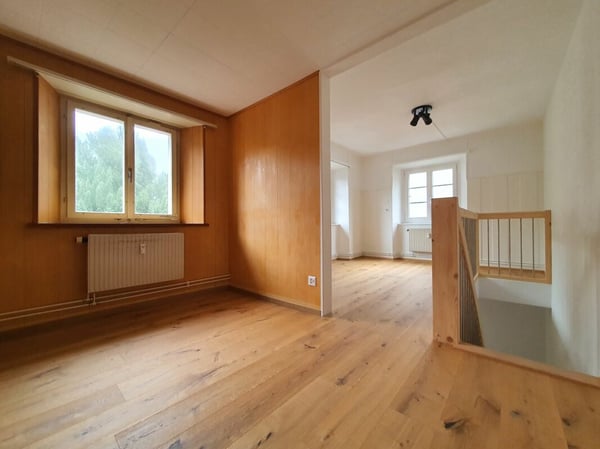 günstige und teilsanierte 3.5-Maisonette-Zimmerwohnung an zentraler Lage 2