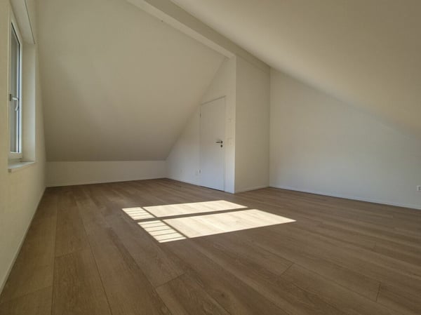 neuwertige 4.5-Zimmer-Maisonette-Wohnung mit Loggia an zentraler Lage 10