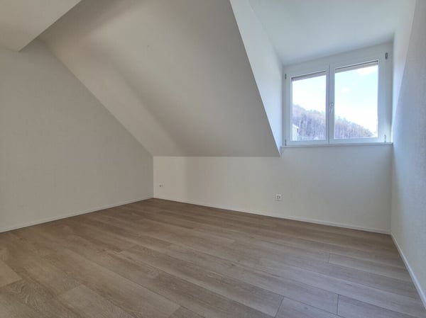 neuwertige 4.5-Zimmer-Maisonette-Wohnung mit Loggia an zentraler Lage 6
