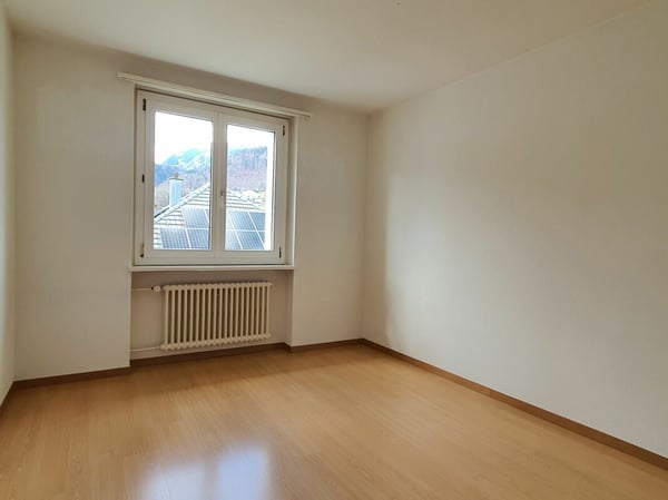 helle und preiswerte 4.5-Zimmerwohnung mit Balkon mitten in Mels 5
