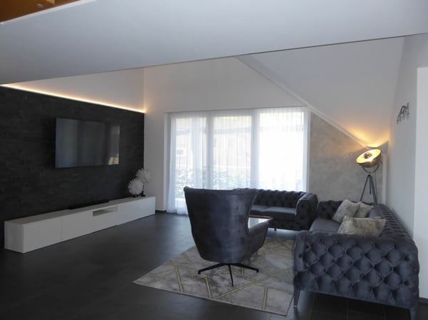 moderne und neuwertige 6-Zimmer-Maisonette-Wohnung 2
