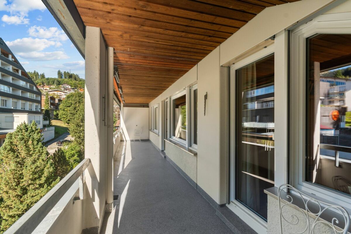 grosszügige 3-Zimmer-Ferienwohnung mit Balkon und einem Tiefgaragenplatz