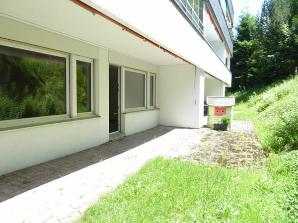 1.5-Zimmer-Studio-Ferienwohnung mit Gartensitzplatz und Tiefgaragenplatz 8