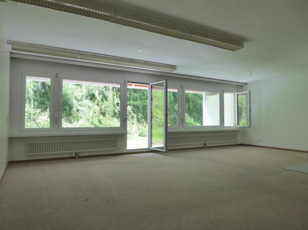 1.5-Zimmer-Studio-Ferienwohnung mit Gartensitzplatz und Tiefgaragenplatz 3