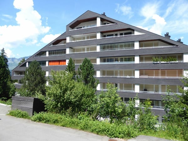 1.5-Zimmer-Studio-Ferienwohnung mit Gartensitzplatz und Tiefgaragenplatz 12