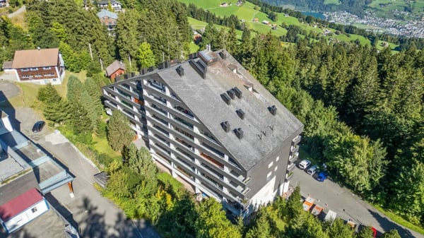 1.5-Zimmer-Studio-Ferienwohnung mit Gartensitzplatz und Tiefgaragenplatz 13