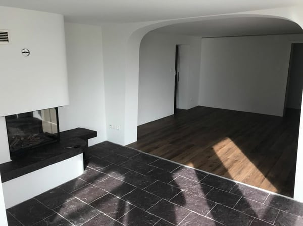 Ruhige Hanglage im Weinberg: Exklusive 4-Zimmer-Wohnung mit grosszügigem Parkangebot