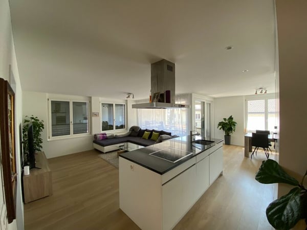 neuwertige 3.5-Zimmer-Wohnung an zentraler Lage
