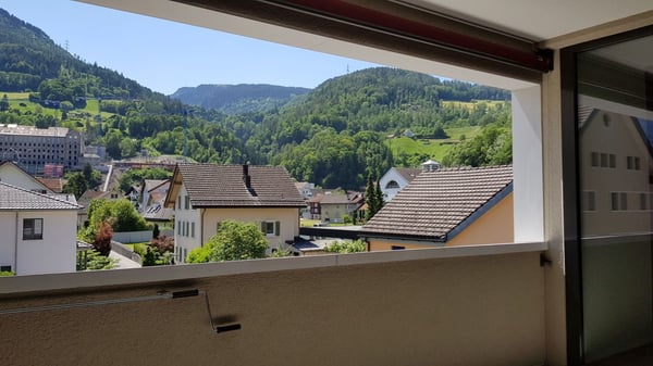 neuwertige 3 1/2-Zimmer-Wohnung mit zentraler Lage 8