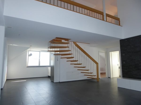 familienfreundliche und grosszügige 6-Zimmer-Maisonette-Wohnung 1