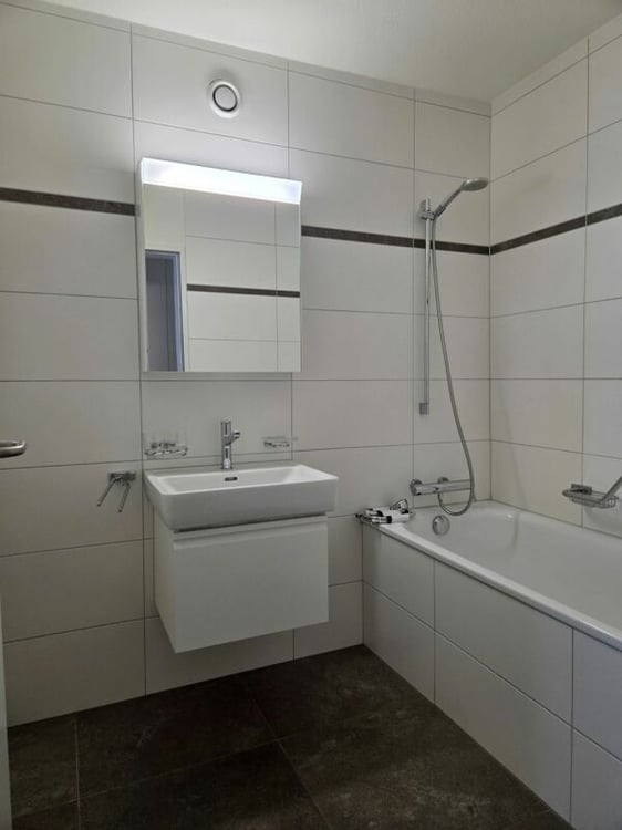 schöne 2.5-Zimmerwohnung an zentraler Lage zu vermieten 6